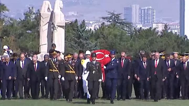 30 Ağustos Zafer Bayramı’nın 102. yıl dönümü… Cumhurbaşkanı Erdoğan ve devlet erkanı Anıtkabir’de