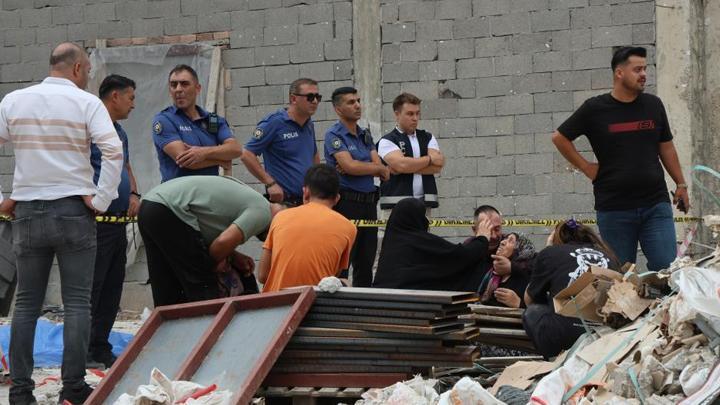 Adana’da kule vinçteki demir kova, işçilerin üzerine düştü: 2 işçi hayatını kaybetti