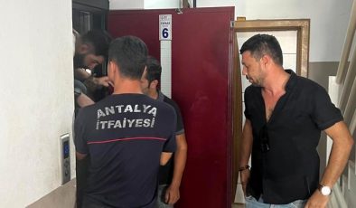 Antalya’da şüpheli ölüm olayına giden polis ekipleri, asansörde mahsur kaldı