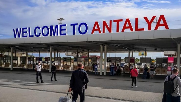 Antalya’ya 13.5 milyon turist geldi