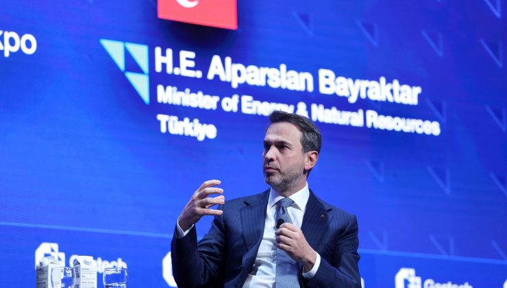 Bakan Bayraktar: 2035 yılında yenilenebilir enerji gücümüzü 100 gigavata çıkarmak istiyoruz