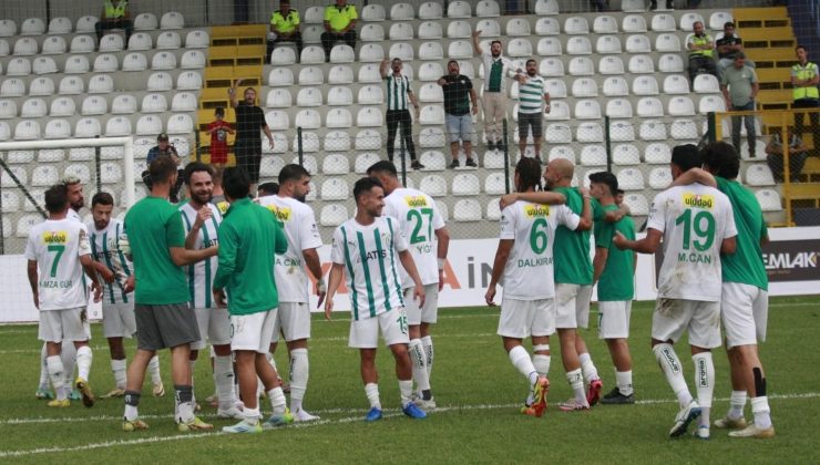 Bursaspor galibiyeti 6 taraftar ile kutladı