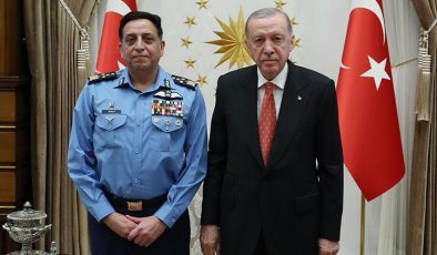 Cumhurbaşkanı Erdoğan, Pakistan Hava Kuvvetleri Komutanı Orgeneral Sidhu’yu kabul etti