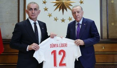 Cumhurbaşkanı Erdoğan, TFF Başkanı Hacıosmanoğlu ve yönetimini kabul etti