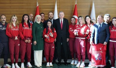 Erdoğan, Türkiye Milli Paralimpik Takımı sporcularını kabul etti