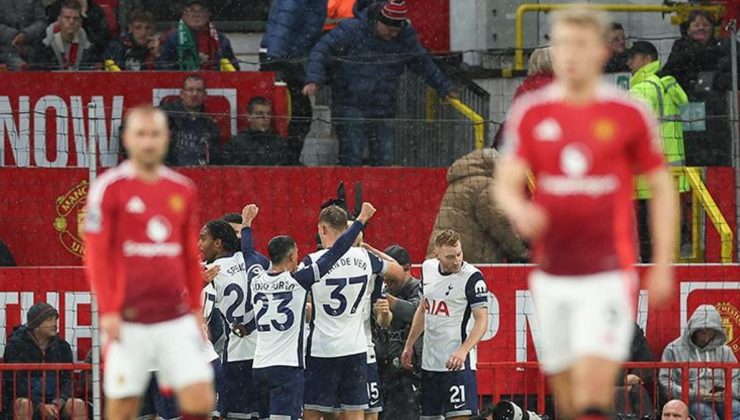 Fenerbahçe ve Galatasaray'ın rakibi Manchester United'a evinde büyük şok! Farklı yenildi