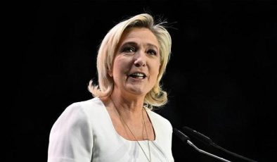 Fransız lider Le Pen’in davası başladı