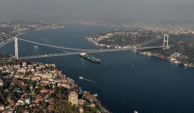 İstanbul Boğazı’nda gemi trafiği çift yönlü askıya alındı