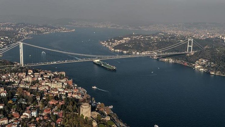 İstanbul Boğazı’nda gemi trafiği çift yönlü askıya alındı