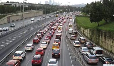 İstanbul’da okulun ilk günü trafik yoğunluğu