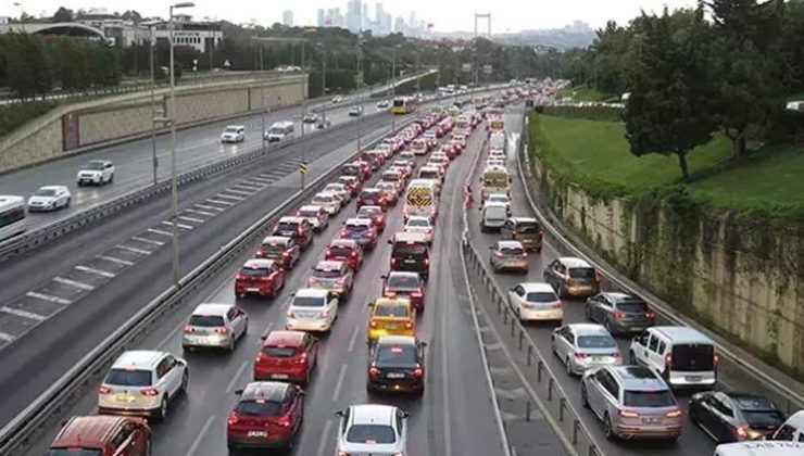 İstanbul’da okulun ilk günü trafik yoğunluğu