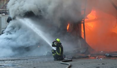 Kayseri’de keçe fabrikasında yangın