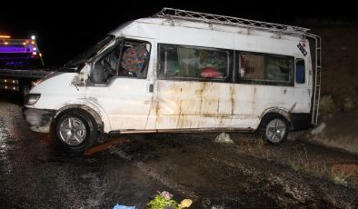 Konya’da minibüs devrildi! 12 tarım işçisi yaralandı