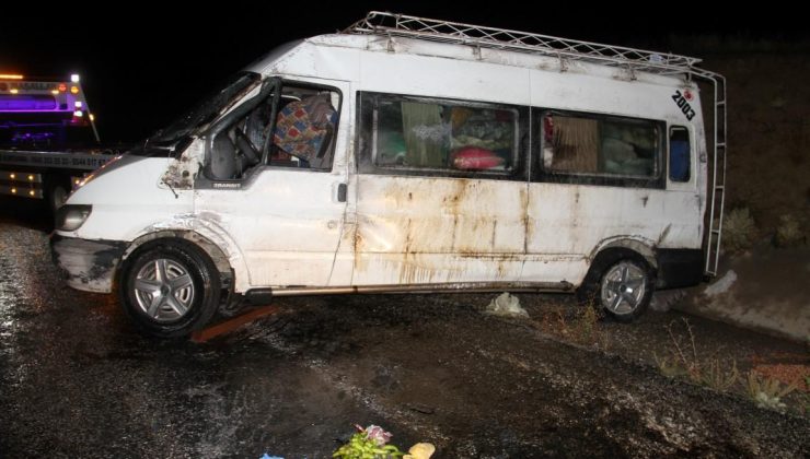 Konya’da minibüs devrildi! 12 tarım işçisi yaralandı