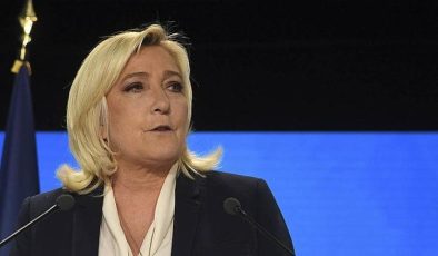 Le Pen’den Macron’a referandum çağrısı