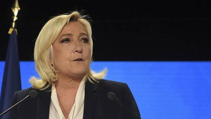 Le Pen’den Macron’a referandum çağrısı