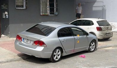 Mersin’de otomobile silahlı saldırı: Ağabey hayatını kaybetti, kardeşi ağır yaralı