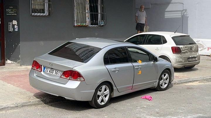 Mersin’de otomobile silahlı saldırı: Ağabey hayatını kaybetti, kardeşi ağır yaralı