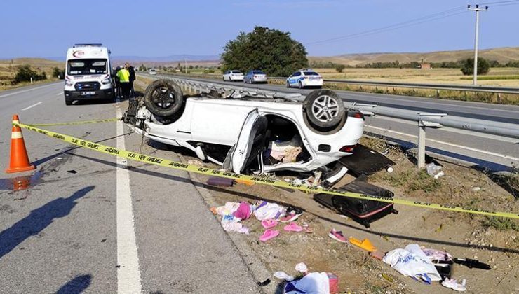 Polis memuru çift, feci kazada hayatını kaybetti; 2 çocuğu yaralandı