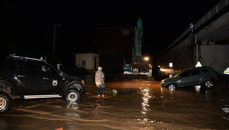 Sağanak ve fırtına yurdu esir aldı! Trabzon’da hastane tahliye edildi, 1 kişi kayıp