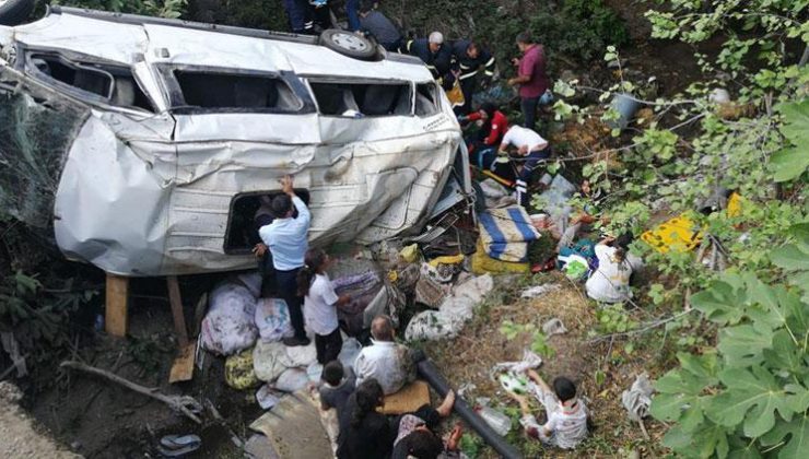 Tokat’ta fındık işçilerini taşıyan minibüs devrildi, çok sayıda yaralı var