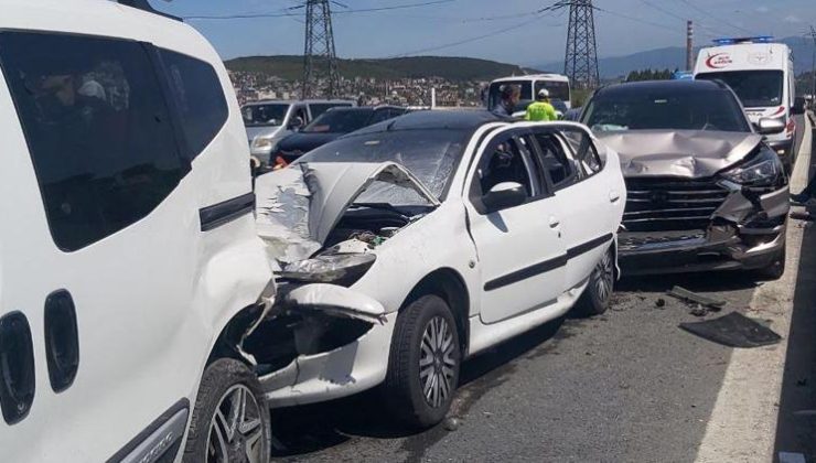 Toz taşınımı zincirleme kazaya neden oldu: 6 yaralı