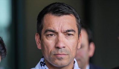 Van Bronckhorst: Mucize doktor değilim, Ajax’a gücümüzü göstereceğiz