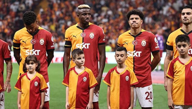 Victor Osimhen'le seremoniye çıkan Mert'in yıldız futbolcudan bir isteği var