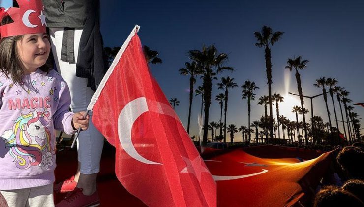 81 ilden Cumhuriyet coşkusu! 101 metrelik Türk bayrağı ile yürüdüler