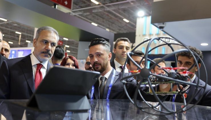 Dışişleri Bakanı Hakan Fidan, SAHA EXPO Fuarı’nı gezdi