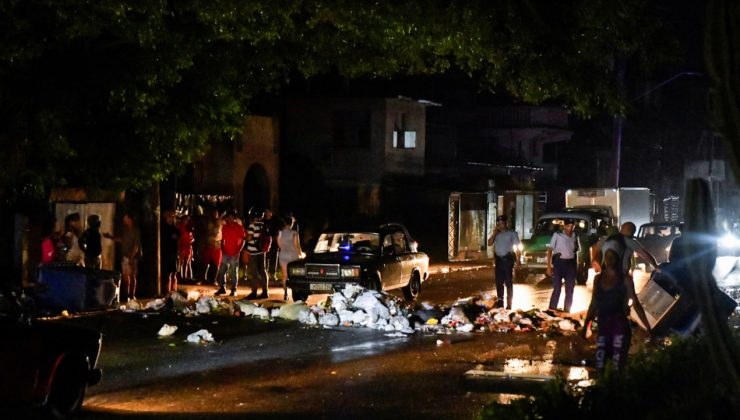 Elektrikler gitti, okul ve iş yerleri açılamıyor