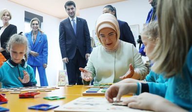 Emine Erdoğan’dan, Belgrad’daki Türkiye Maarif Vakfının anaokuluna ziyaret