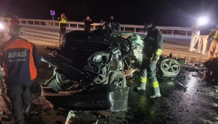 Erzincan-Sivas karayolunda feci kaza! Tır çarpıştı: 3 ölü, 1 yaralı