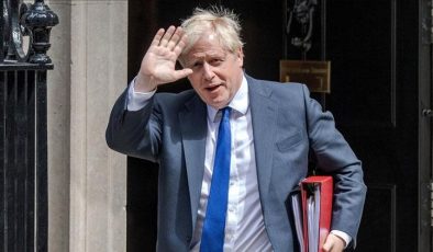 Eski İngiltere Başbakanı Boris Johnson eteğindeki taşları döktü: Yeni kitabında skandalları anlattı… ‘Netanyahu, banyoma böcek yerleştirdi…’