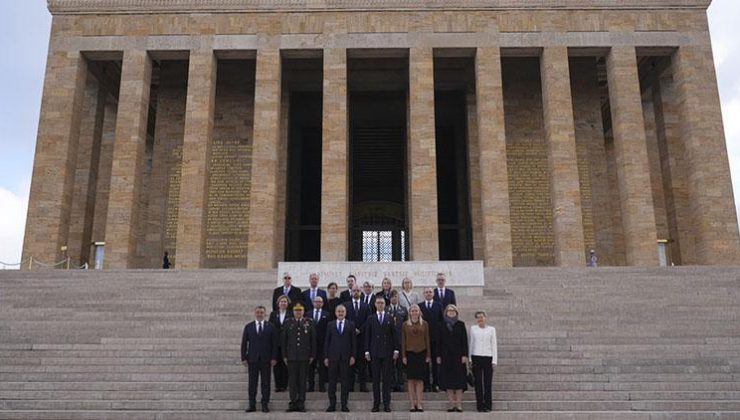 Finlandiya Cumhurbaşkanı Stubb Türkiye’de: Anıtkabir’i ziyaret etti