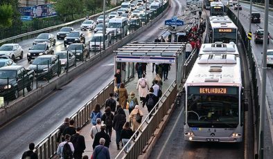 İstanbul’da trafik yoğunluğu yaşanıyor