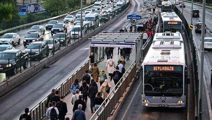 İstanbul’da trafik yoğunluğu yaşanıyor