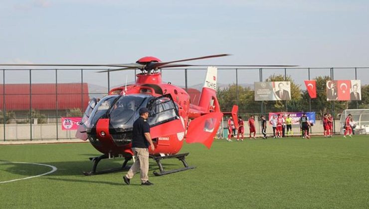 İzmir'de maç oynanırken sahaya hava ambulansı indi