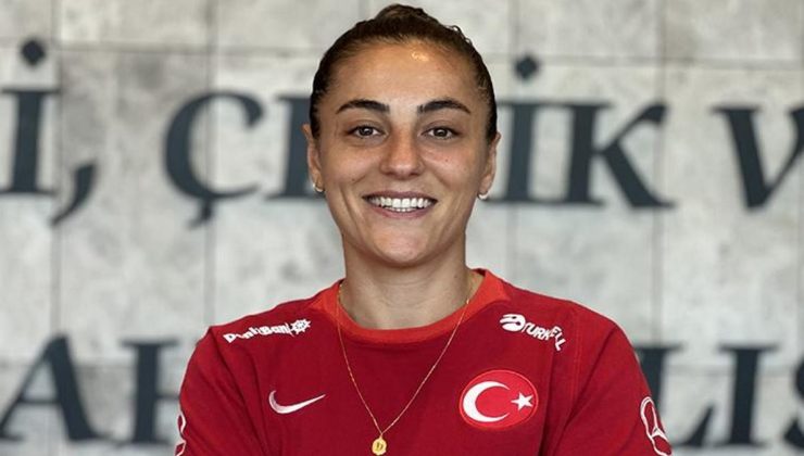 Milli futbolcu Didem Karagenç 'Tarihi günler yaşıyoruz'