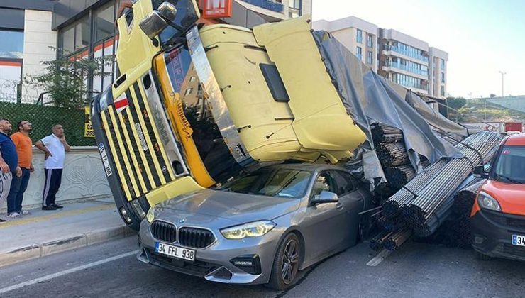 Polisten kaçan TIR dehşet saçtı: Otomobillerin üzerine devrildi, 2 kişi yaralandı