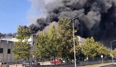 Tekirdağ’da kumaş fabrikasında yangın! Gökyüzünü siyah duman kapladı