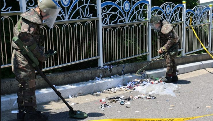 İki ülkenin balon savaşları: Devlet Başkanlığına çöp yağdı