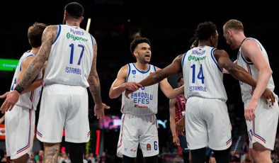 Anadolu Efes-Paris Basketball maçı (CANLI)