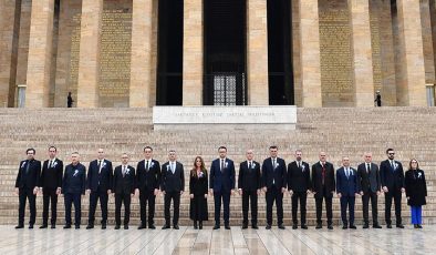 ASELSAN, kuruluş yıl dönümü dolayısıyla Anıtkabir’i ziyaret etti