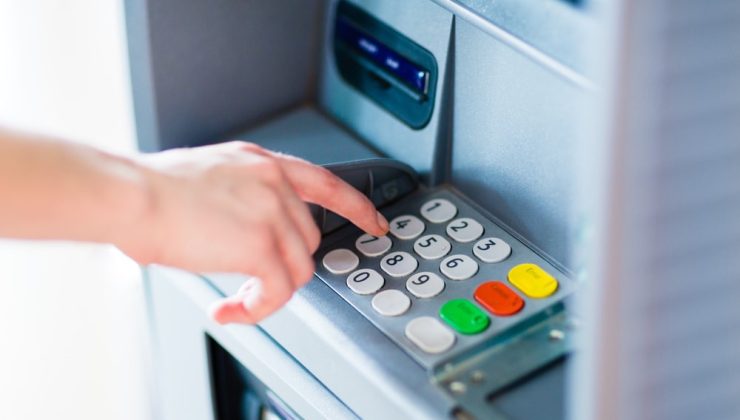 ATM'den para çektikten sonra mutlaka o tuşa basın: Uzmanlar altını çize çize uyardı