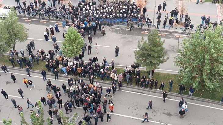 Batman’da gerginlik! Polise taş atan gruba müdahale: 9 kişi gözaltında