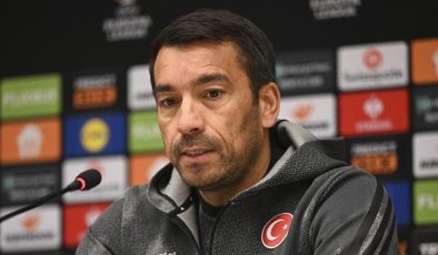 Beşiktaş’ta Bronckhorst’tan istifa yanıtı: İyi değilim