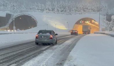 Bolu Dağı’nda kuvvetli kar yağışı! Yeniden trafiğe açıldı