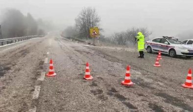 Bursa’da kar yağışı hayatı felç etti: İlçe yolları kapandı