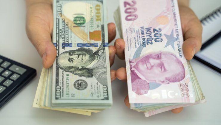 Dolar/TL zirvede yatay seyrediyor